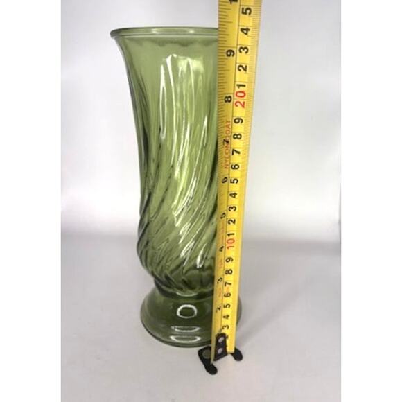 Vintage MCM Inarco E-5442 Avocado Green Vase Spiral Ribbed Made in USA 9.5" - Picture 8 of 10